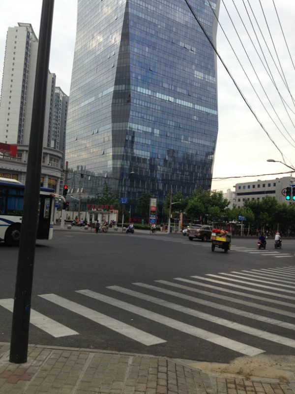 早上6:20的曹杨路
