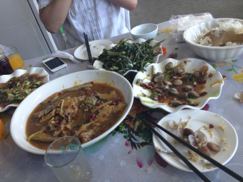 桃花岛上的晚餐,说实话不怎么好吃,红烧带鱼58元。