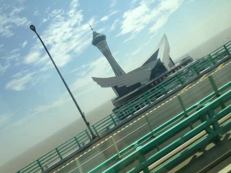 在路上,奇怪建筑物